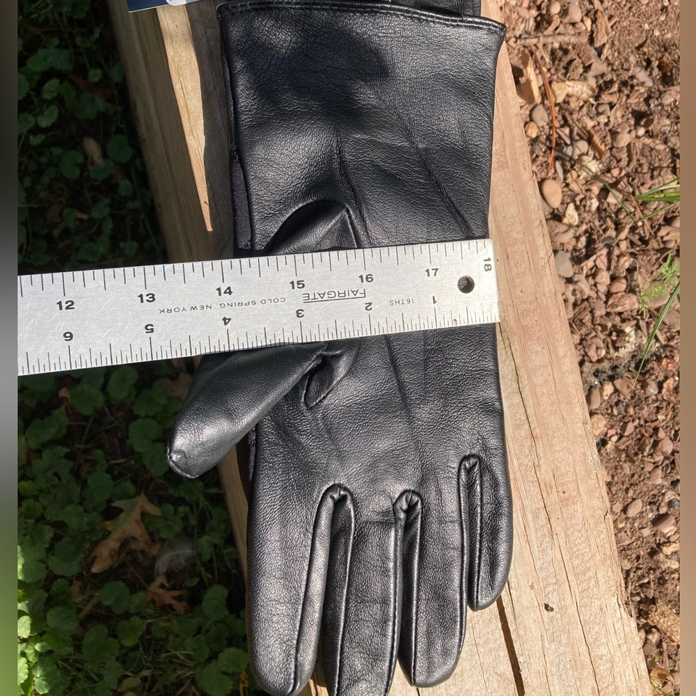 Adrienne Vittadini genuine leather and cashmere lined gloves. - Picture 6 of 9